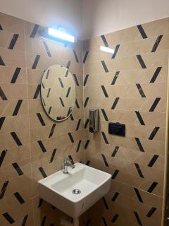 Heaven Crest - 127, Suites & Stays - 4