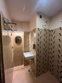 Heaven Crest - 127, Suites & Stays - 6