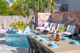 Venus A Designer 3BR, Pool, EV Near Beach - 7