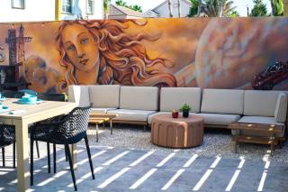 Venus A Designer 3BR, Pool, EV Near Beach - 1