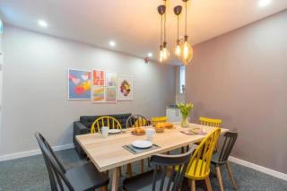 1 Bedroom Apartment on Linthorpe Road, Middlesbrough with Free WiFi, Free Private Parking, Smart TV and Self Catering Kitchen - 3