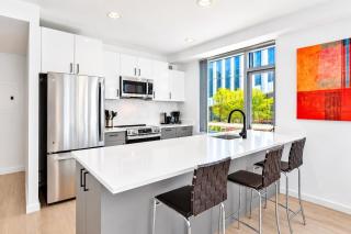 Luxury Apt Terrace with Grills & Lounge - 4