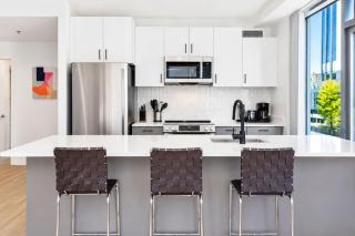 Luxury Apt Terrace with Grills & Lounge - 3