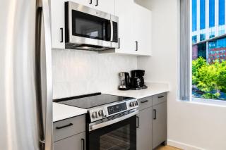 Luxury Apt Terrace with Grills & Lounge - 1