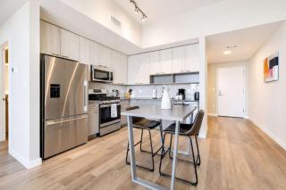 Spacious Harbor Apt with Balcony -  - 9