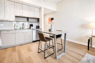 Spacious Harbor Apt with Balcony -  - 8