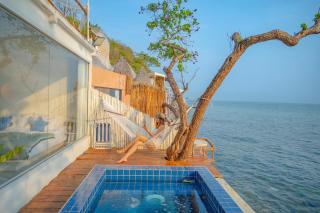 White Coral Beachfront Pool Villa Koh Larn - 7