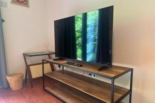 Stylish 1BR Retreat with Garden and Rustic Kitchen - 5