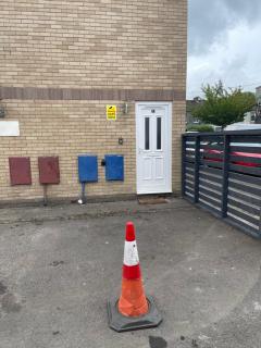 Top flat near town, with its own private parking - 9