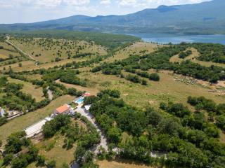 Three-Bedroom Holiday Home in Dabar - 2