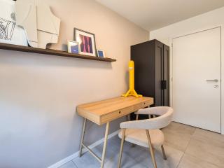 1 bedroom apartment with free parking - 9