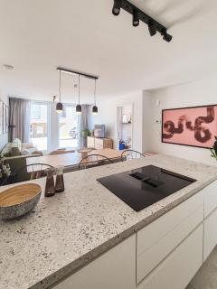 1 bedroom apartment with free parking - 3
