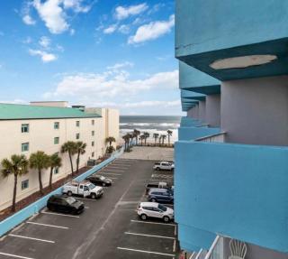 Luxury Beach Condos with Pool and Tiki Bar! - 2