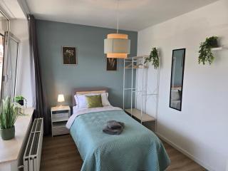 4 Schlafzimmer - 6 Betten, Parkplatz, Balkon, Küche - 4