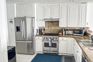 Malibu Beachfront Home with Rock Spa Ocean Views & Huge Deck - 6