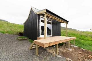 Arctic Cabin Hideaway with Fjord View - 9