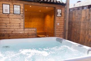 Hot Tub House! Spacious Home Near Beach & Parking - 6