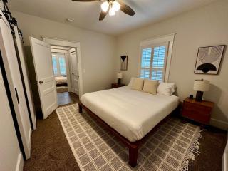 Cottage, Parking, MTSU, downtown Murfreesboro - 1