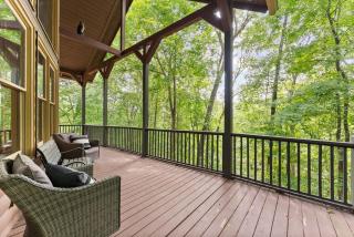 Deluxe Cabin For Groups Near Helen w Hot Tub - 1