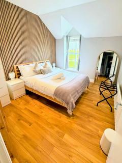 Sea View Apartment Steps to Beach - Dunluce Park 5 - 7