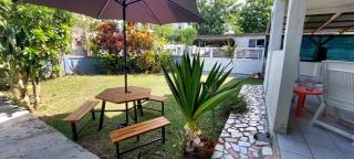 LaPetite Maison, Maison spacieuse & calme avec parking, proche plages Sainte-Rose - 0