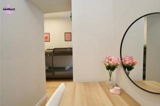MMRent Raspberry Room - 9