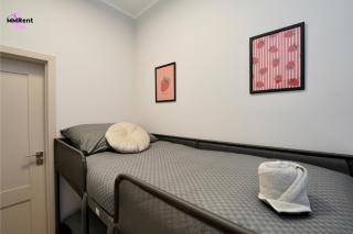 MMRent Raspberry Room - 8