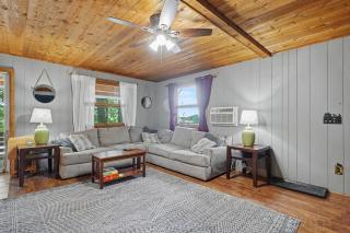 Bluff Lake Waterfront w Dock, Kayaks and Fire Pit - 3