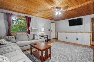 Bluff Lake Waterfront w Dock, Kayaks and Fire Pit - 2