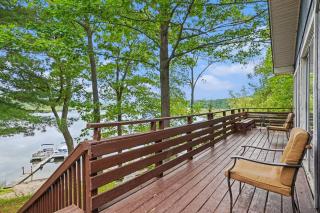 Bluff Lake Waterfront w Dock, Kayaks and Fire Pit - 8