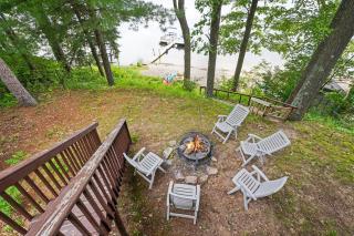 Bluff Lake Waterfront w Dock, Kayaks and Fire Pit - 0