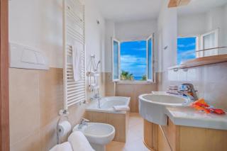Palms Villa - Sea View - Happy Rentals - 3