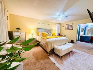 Large 3BR Home for Families and Work Stays With Fast WIFI - 3