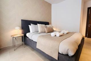 Opulent 2 bedroom short walk from the waterfront - 8