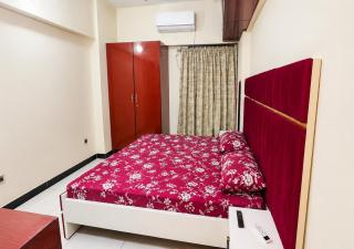Secure 2BR Apartment near Karachi Airport with Lift & Parking - 5