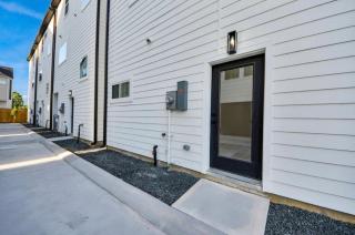 Gated 2BR & Private Kitchen Villa - 4