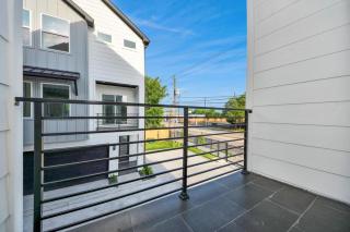 Gated 2BR & Private Kitchen Villa - 9