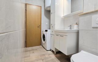 Stunning Home In Vrgorac - 8