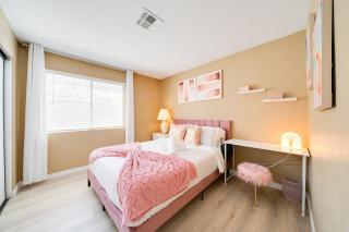 Heart of Las Vegas 8 Beds, Pool Table, BBQ! - 6