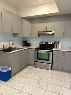 Spacious Brampton 4BR Upper Home - 7