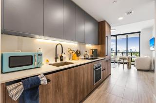 Chic Miami Retreat Stylish 2BR Gem for 5 - 8