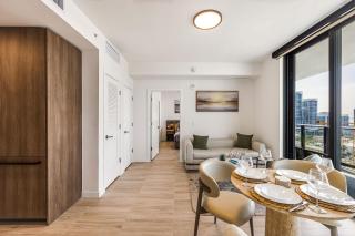 Chic Miami Retreat Stylish 2BR Gem for 5 - 5