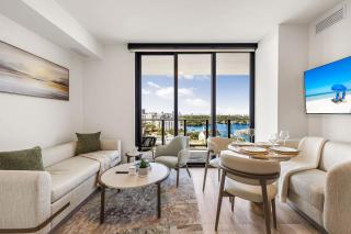 Chic Miami Retreat Stylish 2BR Gem for 5 - 2