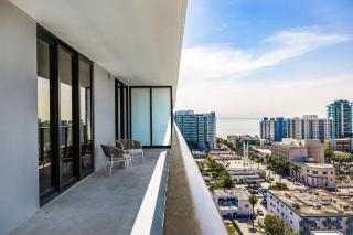 Chic Miami Retreat Stylish 2BR Gem for 5 - 4