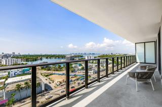 Chic Miami Retreat Stylish 2BR Gem for 5 - 9