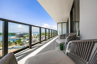 Chic Miami Retreat Stylish 2BR Gem for 5 - 2