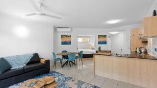 Solace at Amphora Pool and Beach Escape - 4