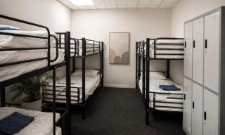 Brunsi Hostel - 9
