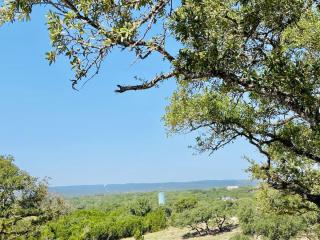 Hummingbird Haus - Hill country views on 20 acres with firepit - 1