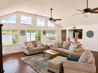 Waterfront Cabin With A View, Large Family Retreat, Pet Friendly - 4